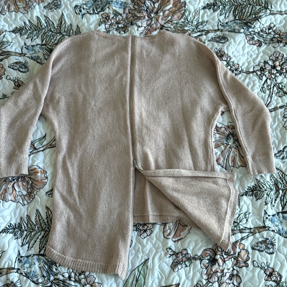 Express Sweater - Picture 2 of 5